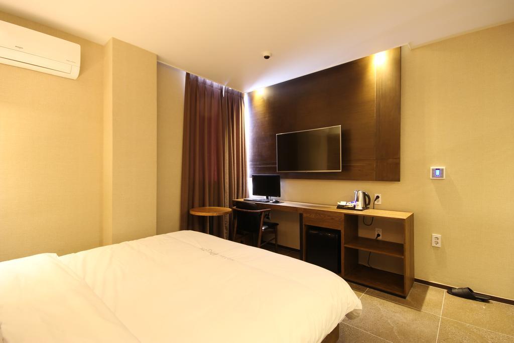 Hotel 38.5 Jinhae Чханвон Екстер'єр фото