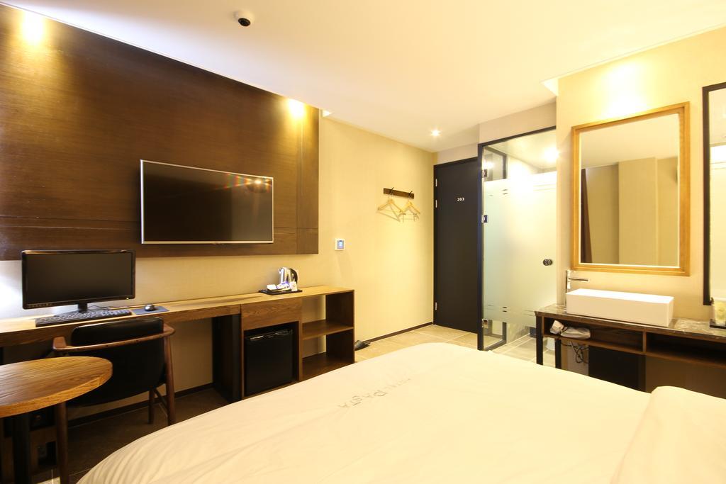 Hotel 38.5 Jinhae Чханвон Екстер'єр фото