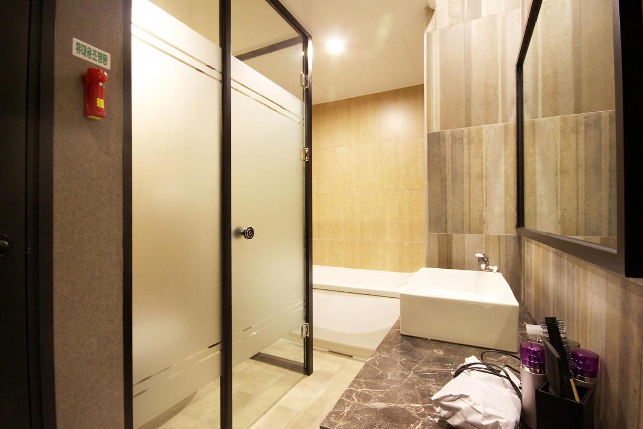 Hotel 38.5 Jinhae Чханвон Екстер'єр фото