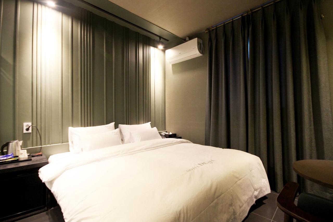 Hotel 38.5 Jinhae Чханвон Екстер'єр фото